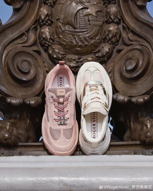 都市跃动 Roger Vivier 2026早秋系列Viv' on the Run运动鞋的多场景美学